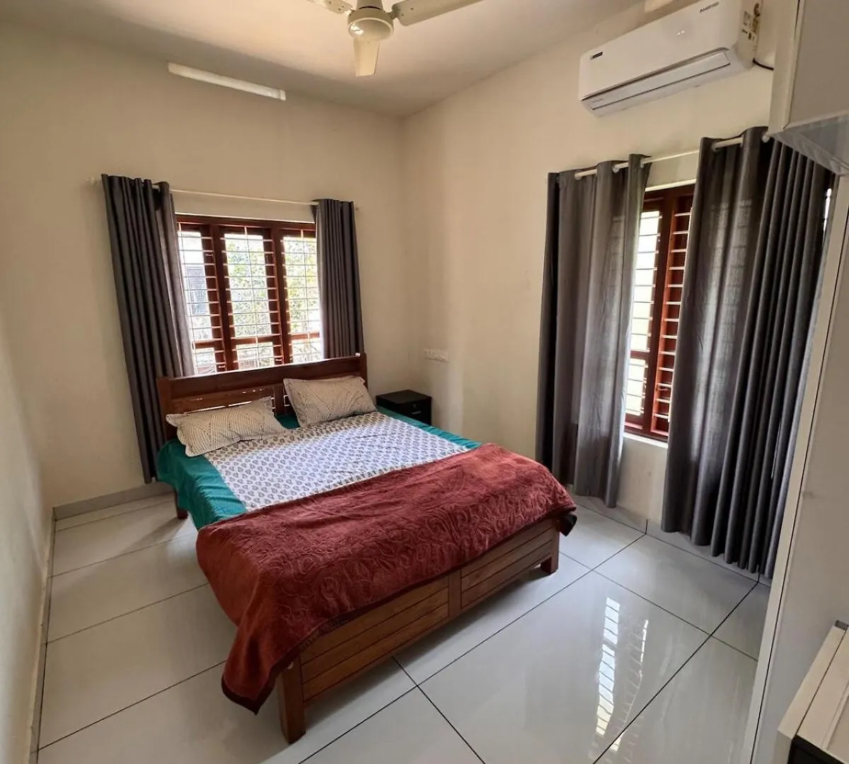 Sree Shivanya Homes 特里凡得琅 公寓